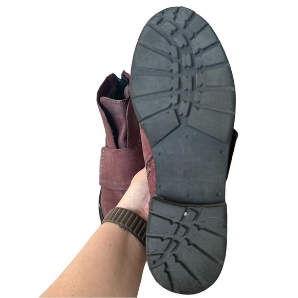 EUC - OTBT Frontage Boots - Eggplant - size 7 - Picture 4 of 4